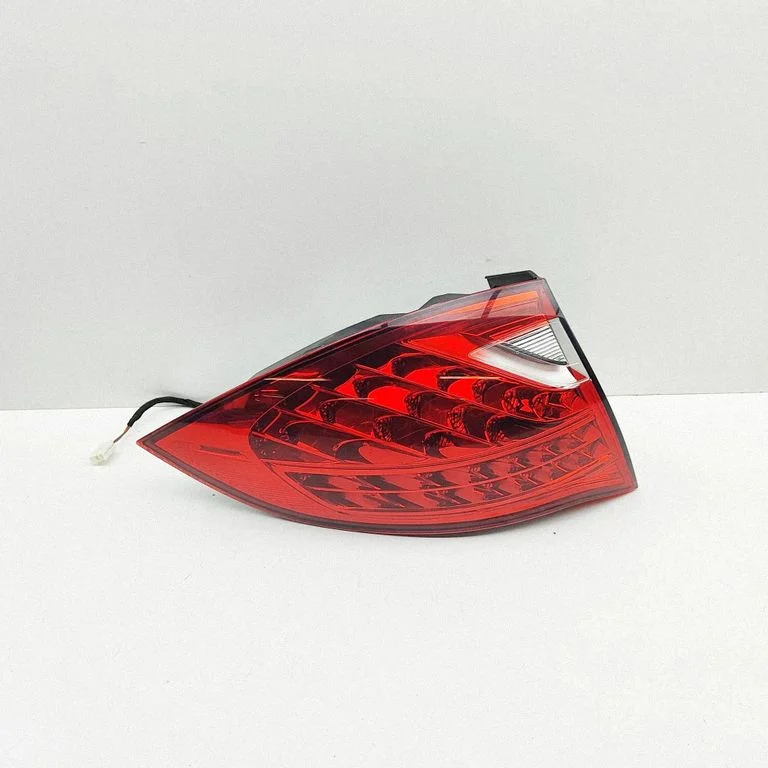 Rear/tail lights 7P5945095T