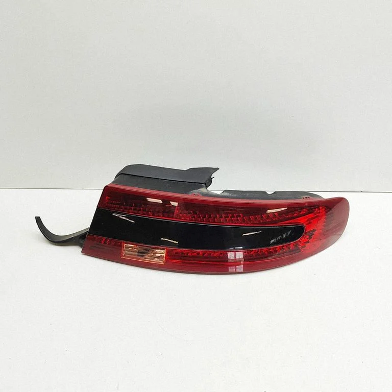 Lampa tylna w błotniku 4G4313404AE