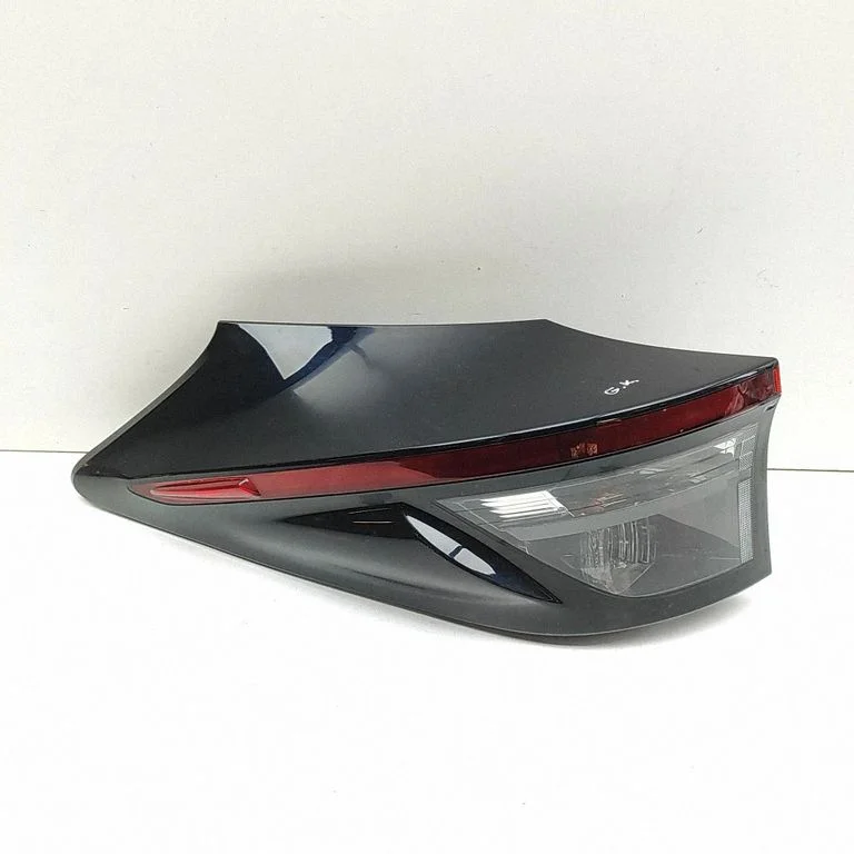 Lampa tylna w błotniku – Toyota Yaris Cross (2020-)