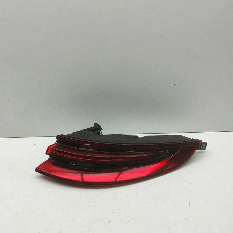 Lampa tylna w błotniku 971945092B