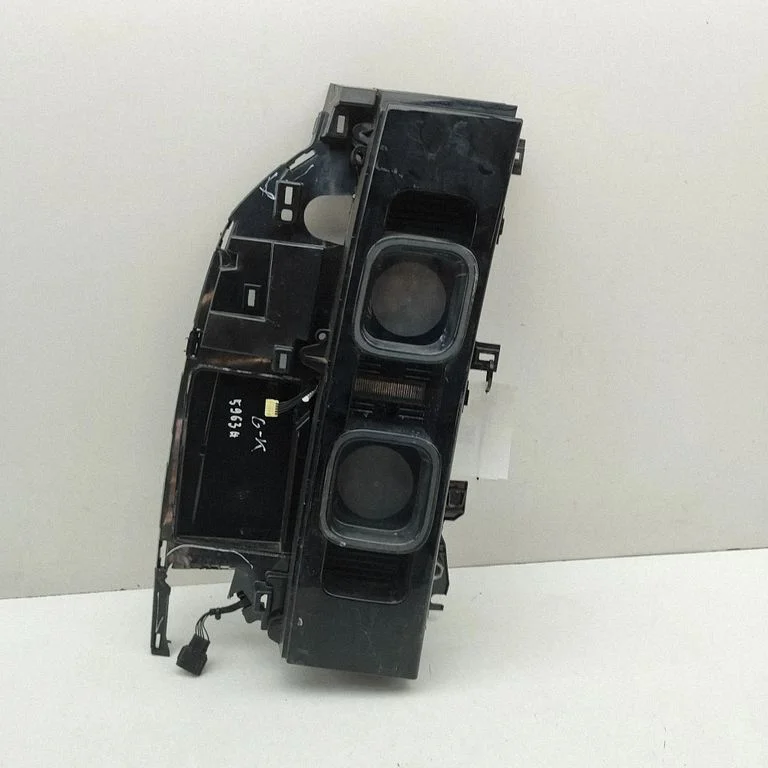 Lampa tylna w błotniku – Land Rover Defender (2020-)