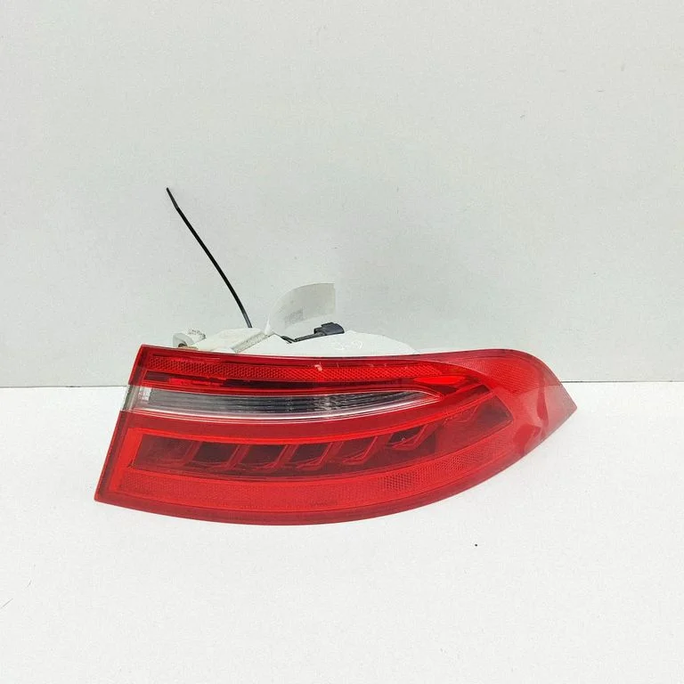 Tagatuli keres – Jaguar XE (2015-)