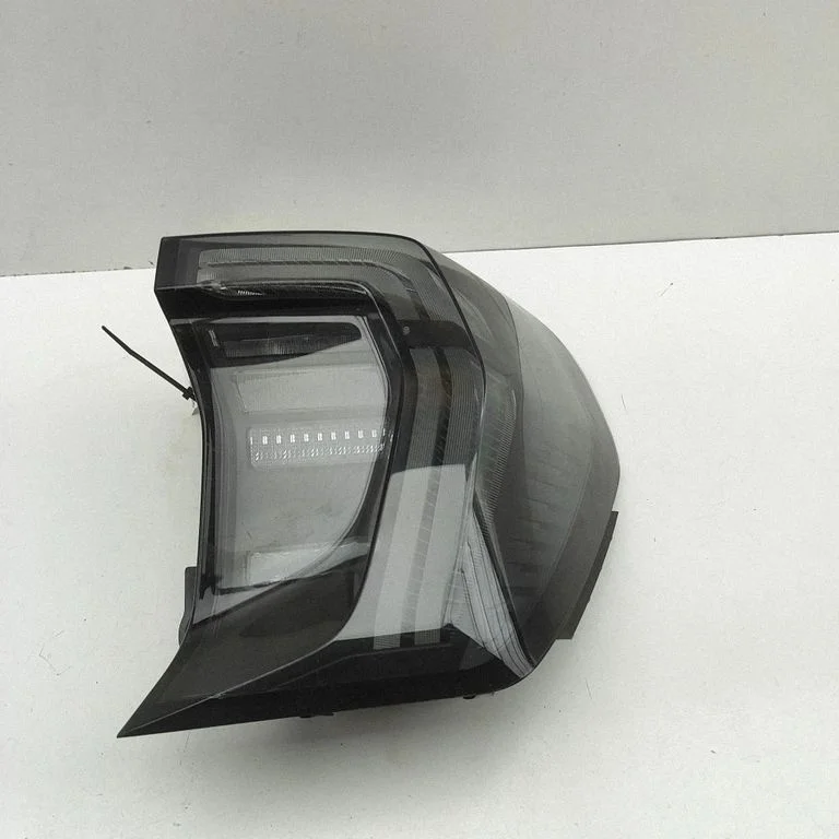Lampa tylna w błotniku R2KB13404BC