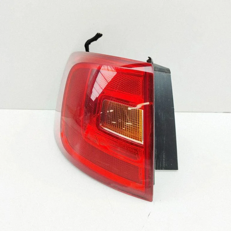 Rear/tail lights 5C6945095E