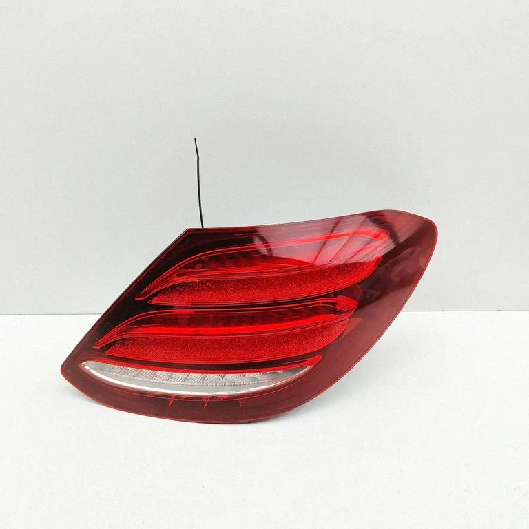 Lampa tylna w błotniku A2139068000