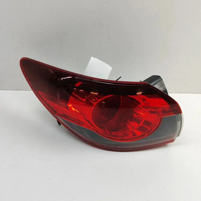 Lampa tylna w błotniku GHP951150