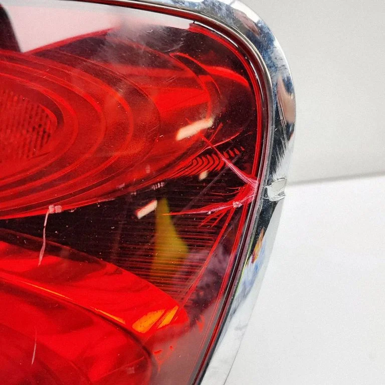 Lampa tylna w błotniku 3W3945096T