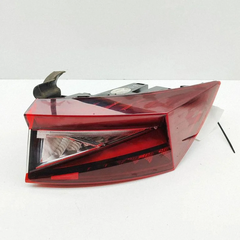 Rear/tail lights 5LA945208