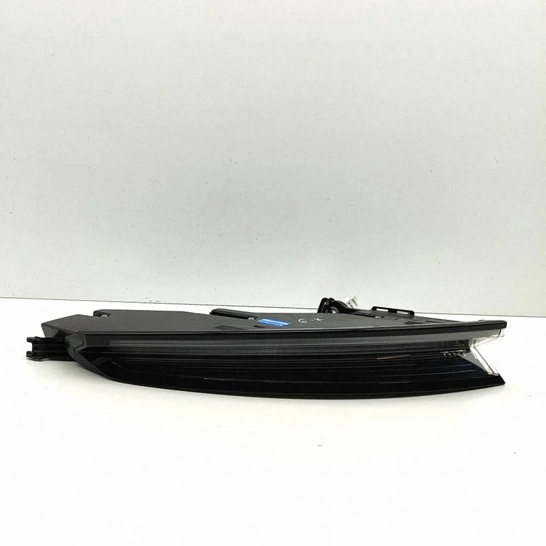 Lampa tylna w błotniku 9JA945091G