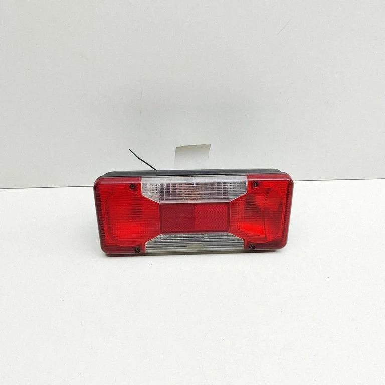 Lampa tylna w błotniku 69500032