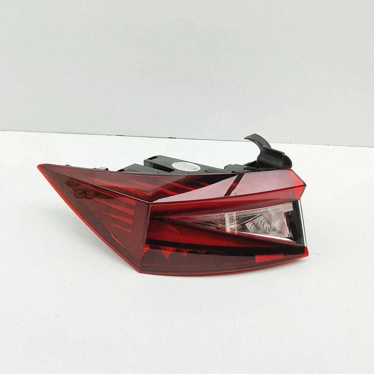 Lampa tylna w błotniku 2SD01478701
