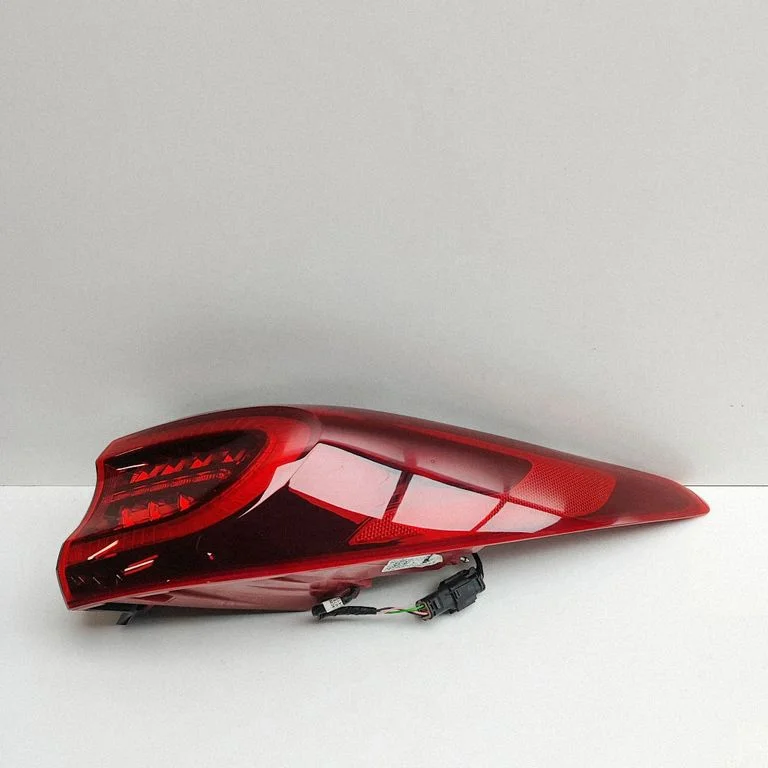 Lampa tylna w błotniku 92402F16000
