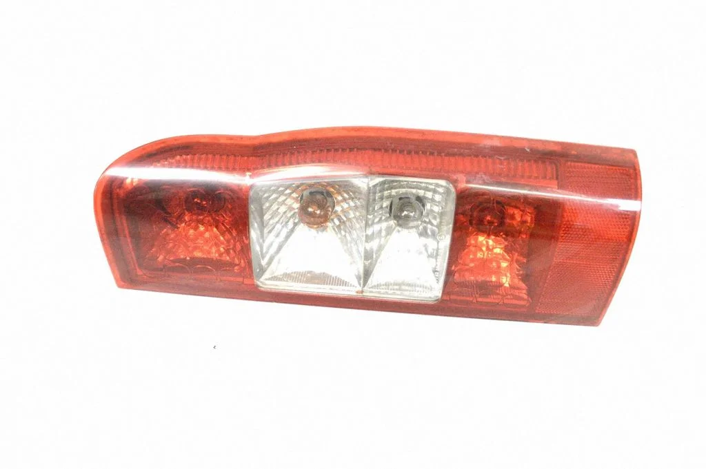 Aizmugurējais lukturis virsbūvē – Ford Transit Custom (2013-2023)