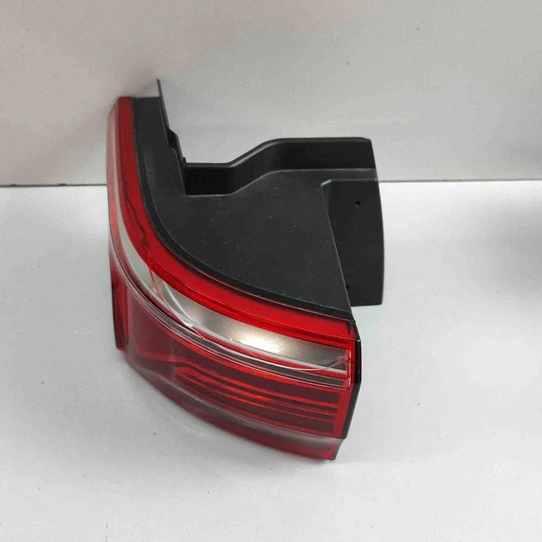 Tagatuli keres 7T0945095D
