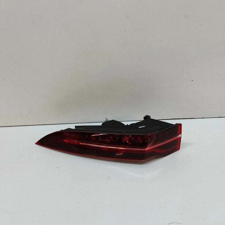 Rear/tail lights J9D313405CB
