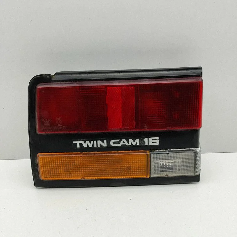 Lampa tylna w błotniku 8156017021 – Toyota MR2 (W10) I (1984-1989)