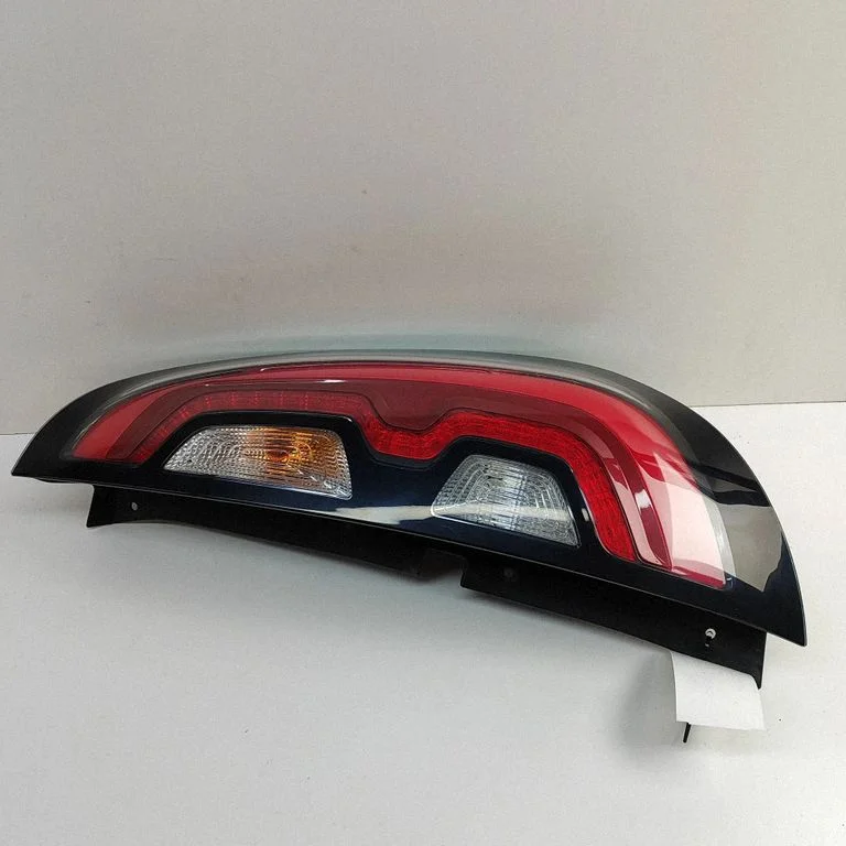 Lampa tylna w błotniku 92402E4020