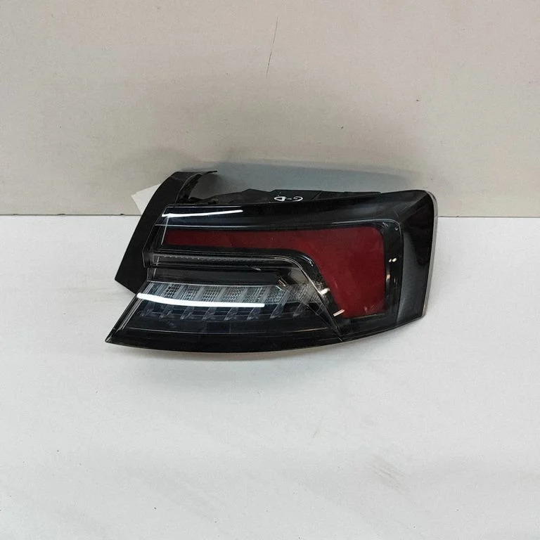 Rear/tail lights 8W6052102