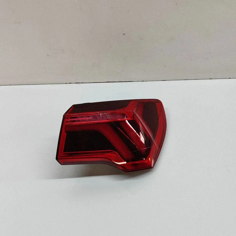 Aizmugurējais lukturis virsbūvē – Audi RS Q3 (2019-)