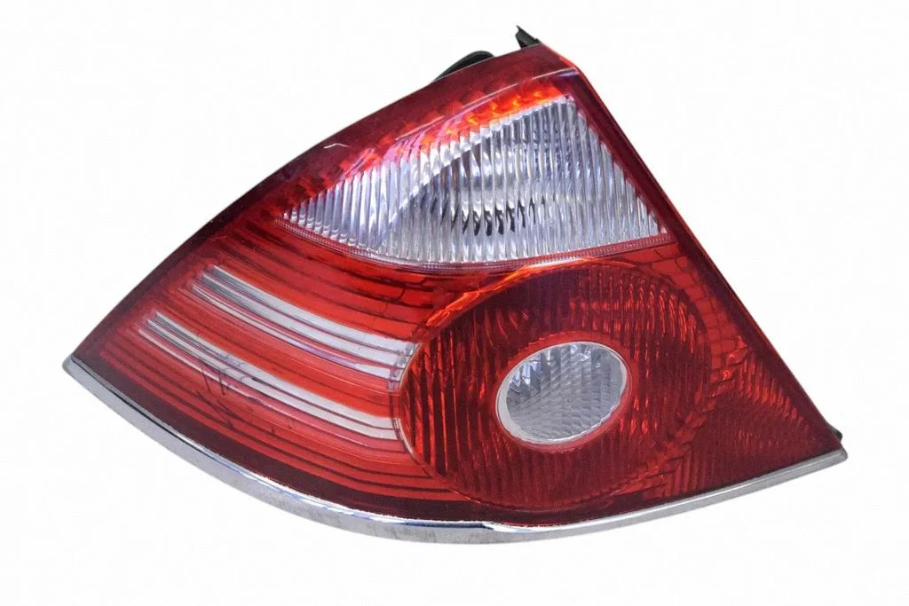 Rear/tail lights – Ford Mondeo Mk III (2000-2007)