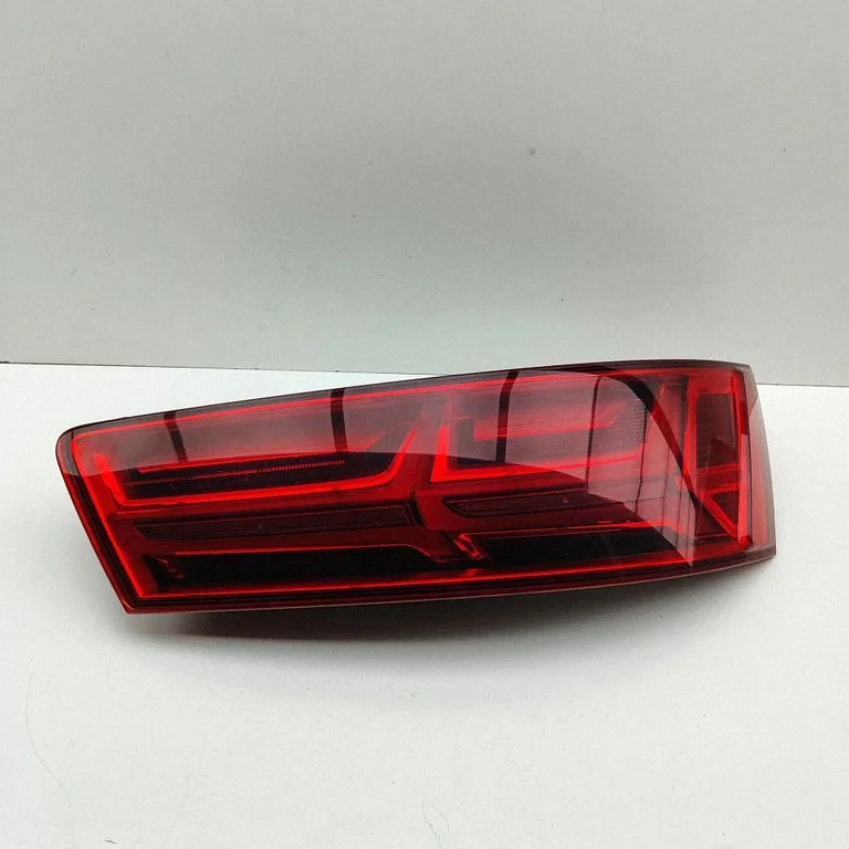 Rear/tail lights 4M0945094