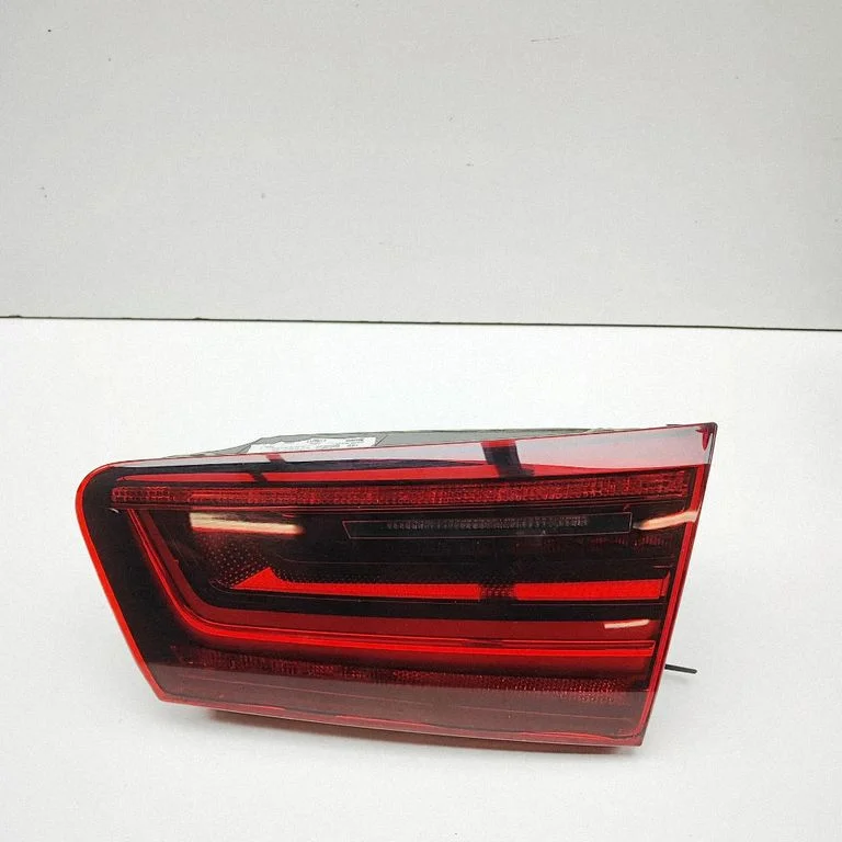 Lampa tylna w klapie 4G9945094F