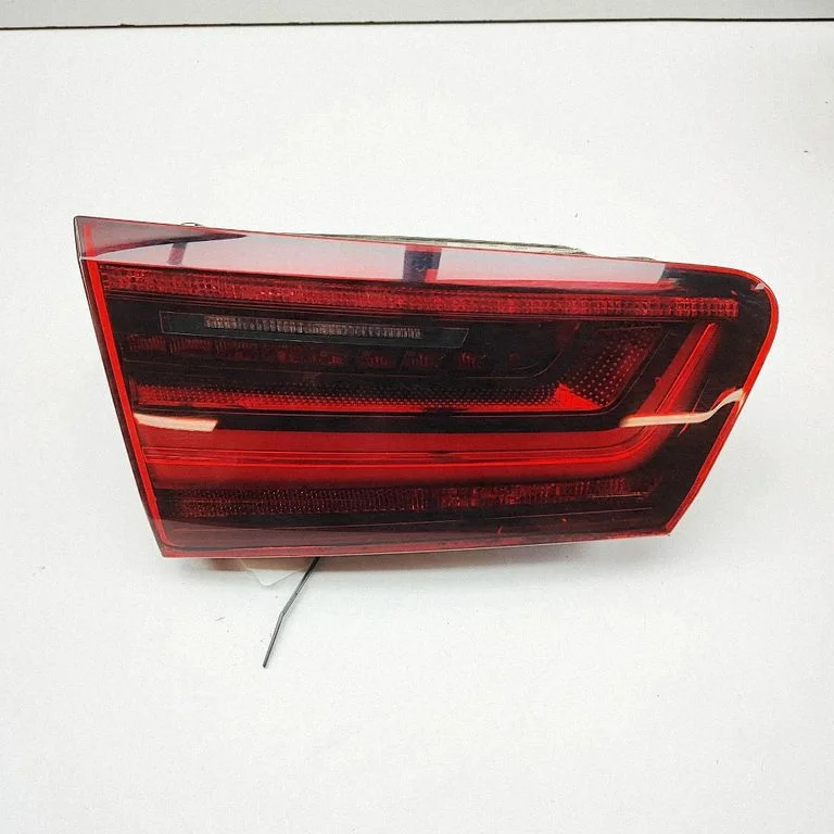 Lampa tylna w klapie 4G9945093F
