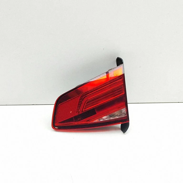 Tailgate rear/tail lights 3G5945094B