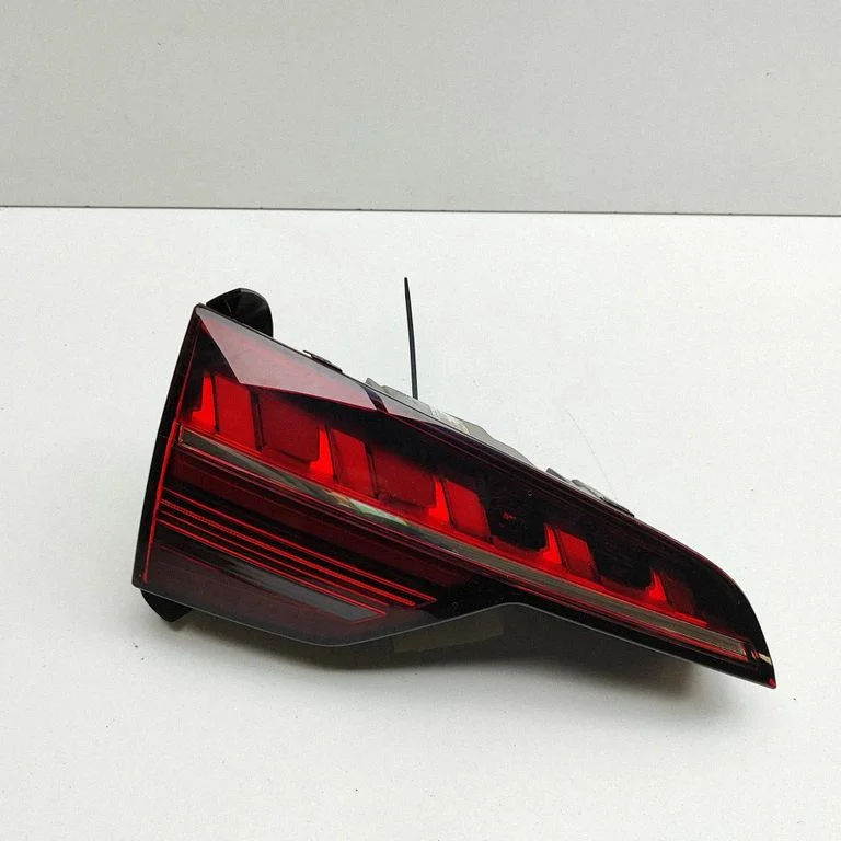 Tailgate rear/tail lights 8W9945093AA