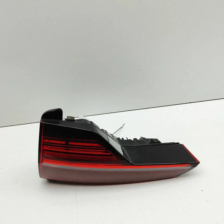 Tailgate rear/tail lights 8W9945094AA