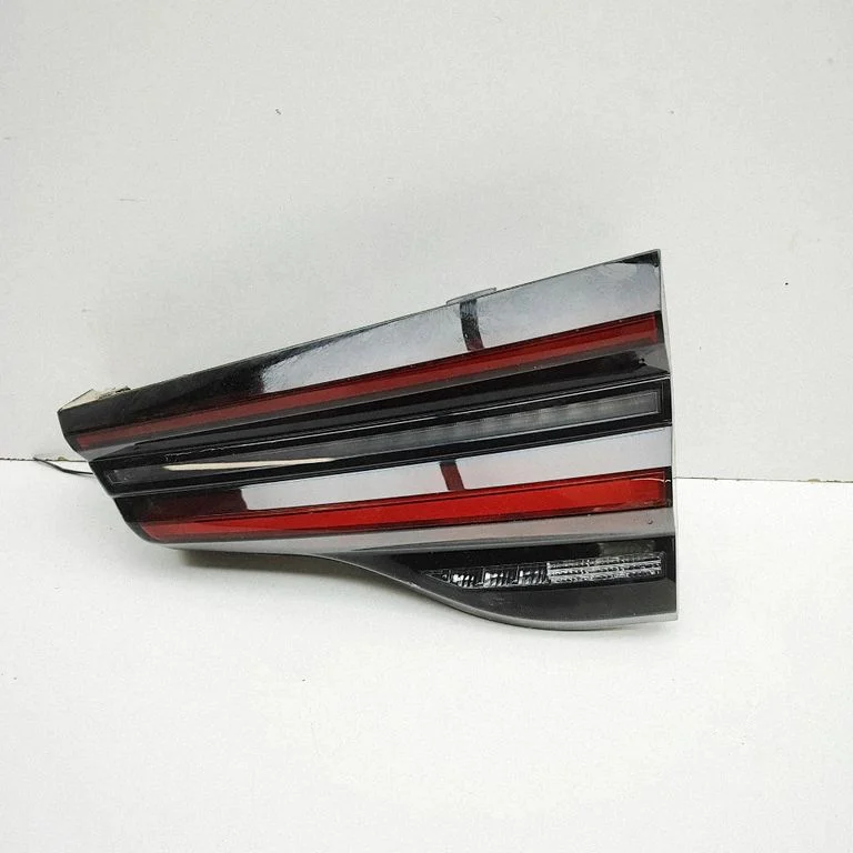 Tailgate rear/tail lights 9850140