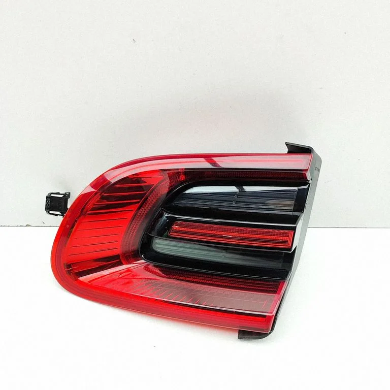 Tailgate rear/tail lights 95B945094G