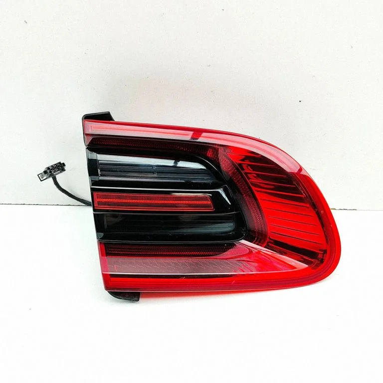 Tailgate rear/tail lights 95B945093G