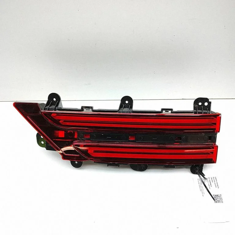 Tailgate rear/tail lights 92404AR000