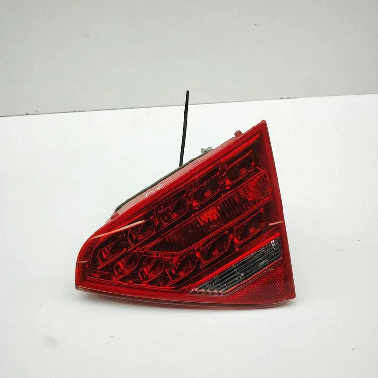Tailgate rear/tail lights 8T0945094A