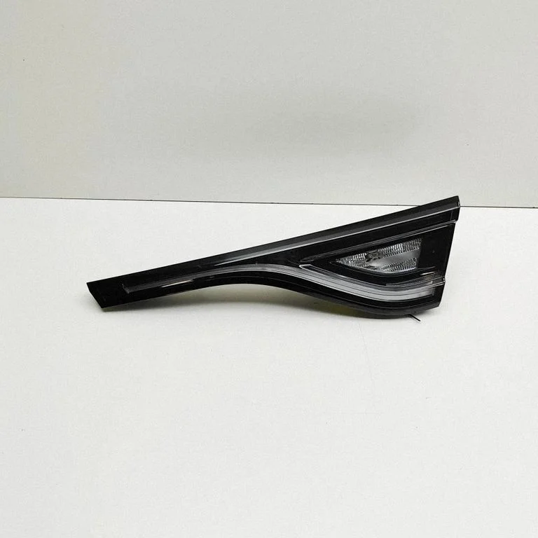 Lampa tylna w klapie 265502284R