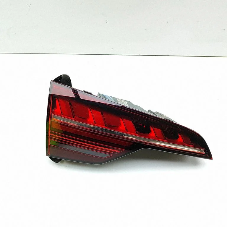 Tailgate rear/tail lights 8W9945093AA