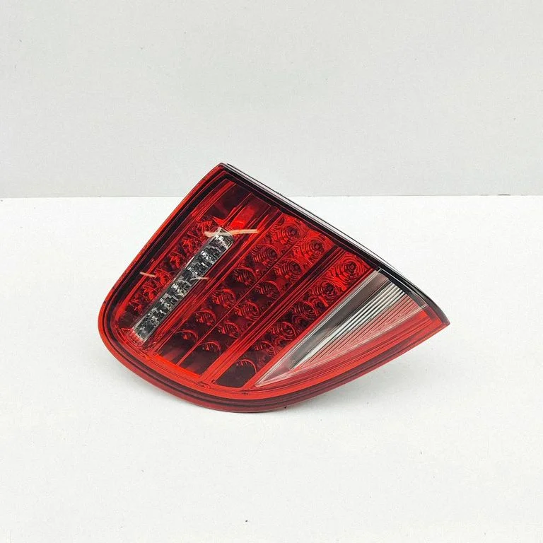 Tailgate rear/tail lights 7P5945093M