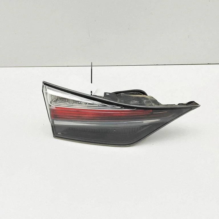 Lampa tylna w klapie 8159030560