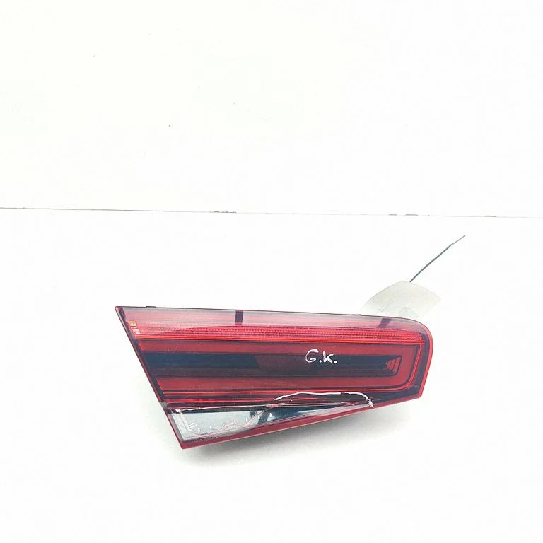 Lampa tylna w klapie 8V3945093E