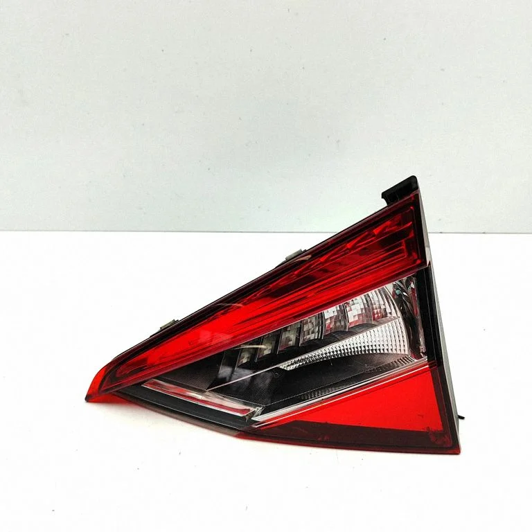 Tailgate rear/tail lights 3V5945308C