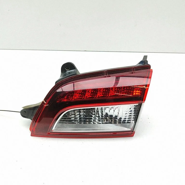 Tailgate rear/tail lights 84912AL070