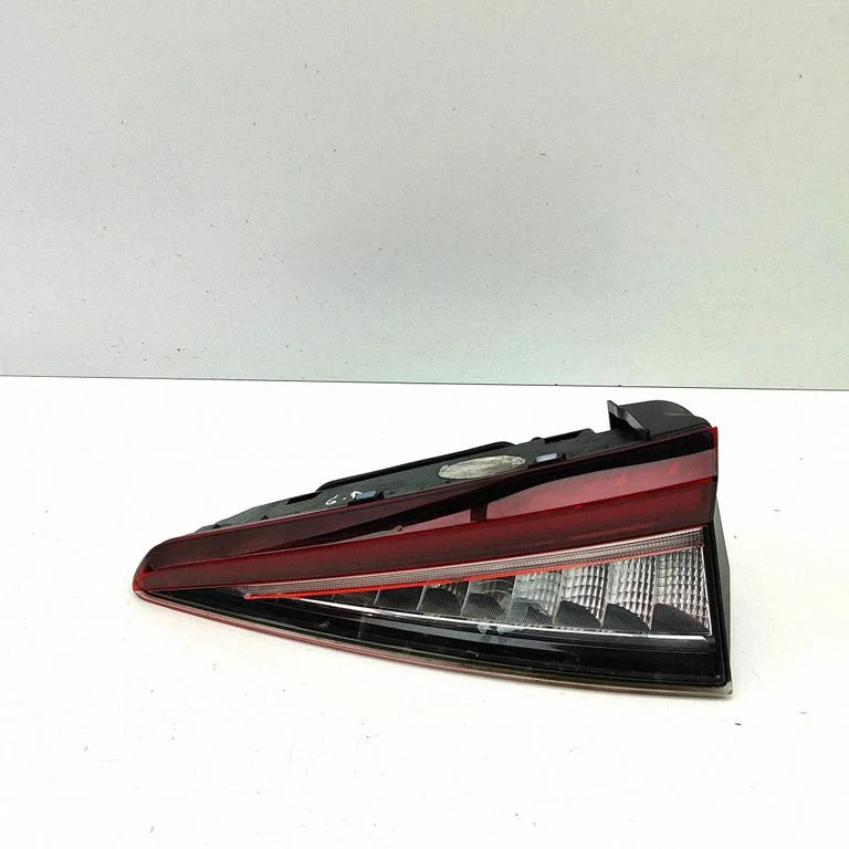 Aizmugurējais lukturis bagāžnieka vākā 5LG945308A