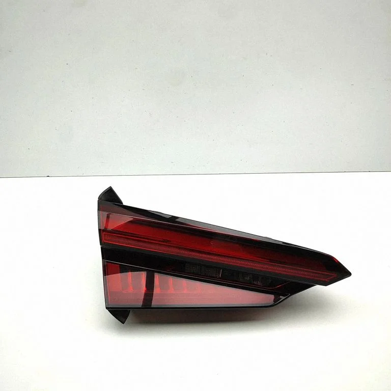 Tailgate rear/tail lights 8W6945093J