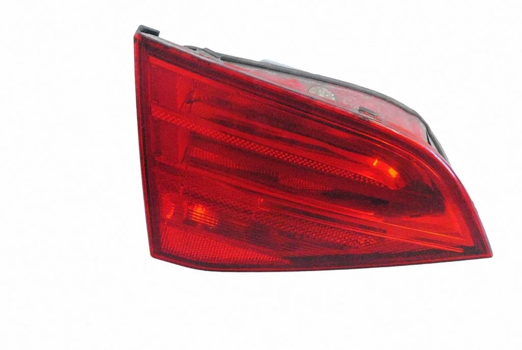 Lampa tylna w klapie 8K9945093