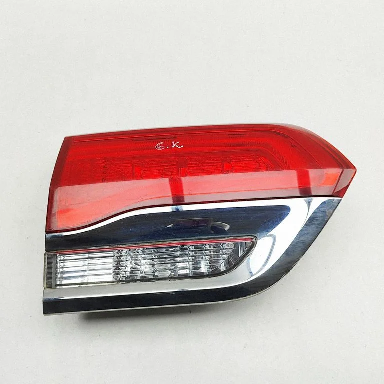 Tailgate rear/tail lights 68110047AC