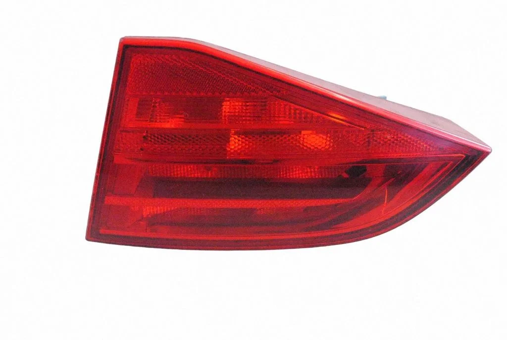 Lampa tylna w klapie 8K9945094