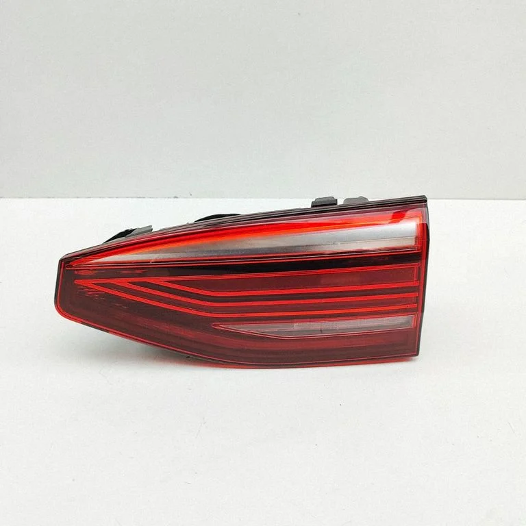 Tailgate rear/tail lights F03808500