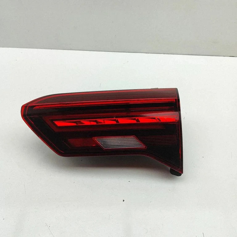 Lampa tylna w klapie 2GA945094C