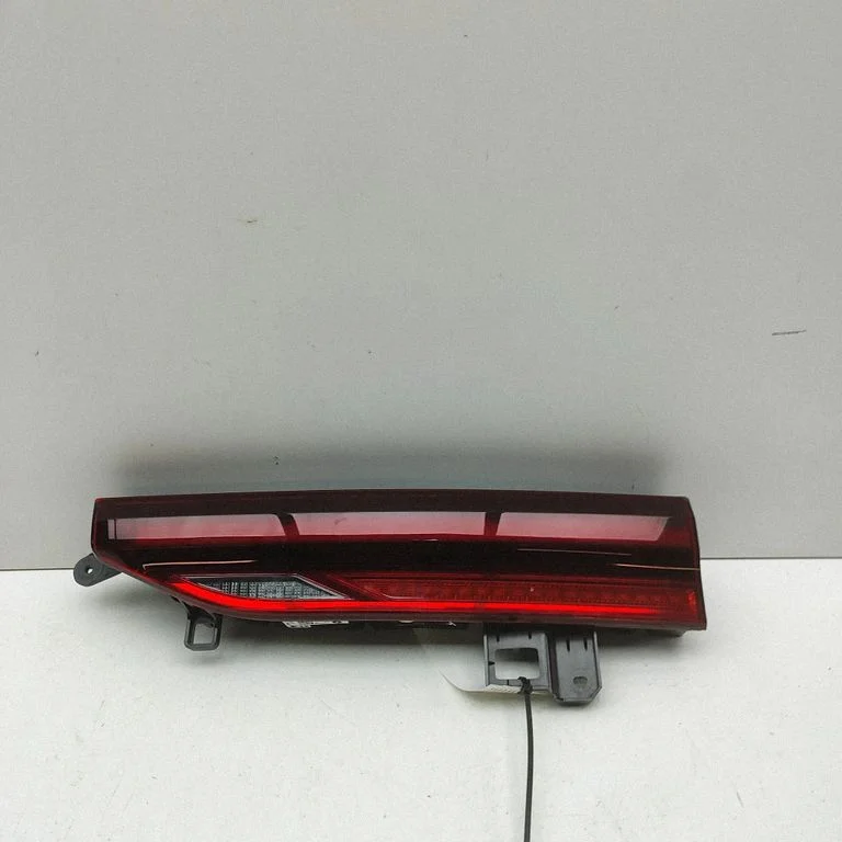 Lampa tylna w klapie 7421118
